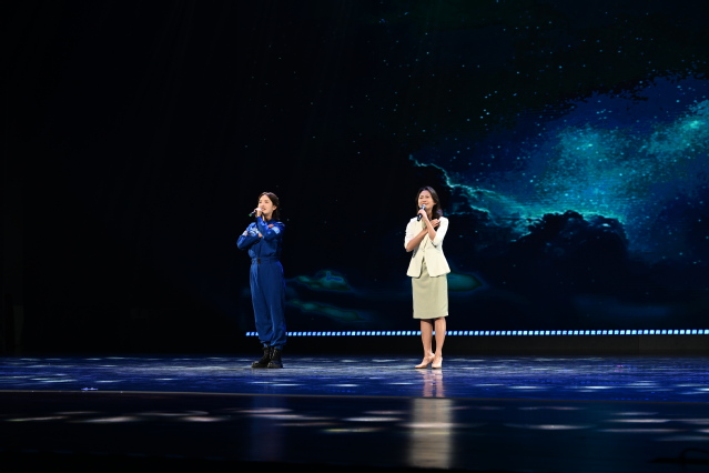 表演朗诵.JPG 图片