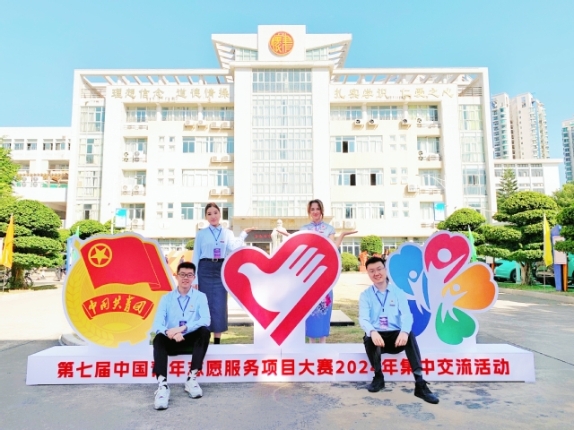 艺“述”中国路演团队师生.jpg