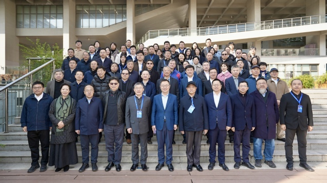 2025中国艺术50人论坛合影.jpg 图片