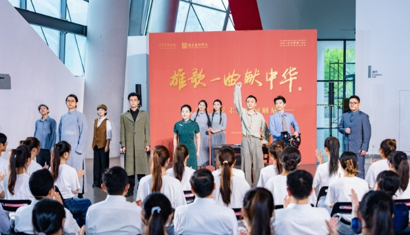 【中国江苏网】在国歌声里见初心...