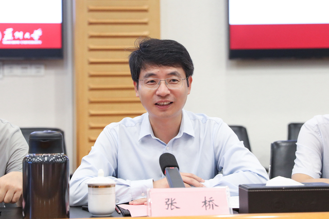 24日上午苏大座谈-校长张桥.jpg