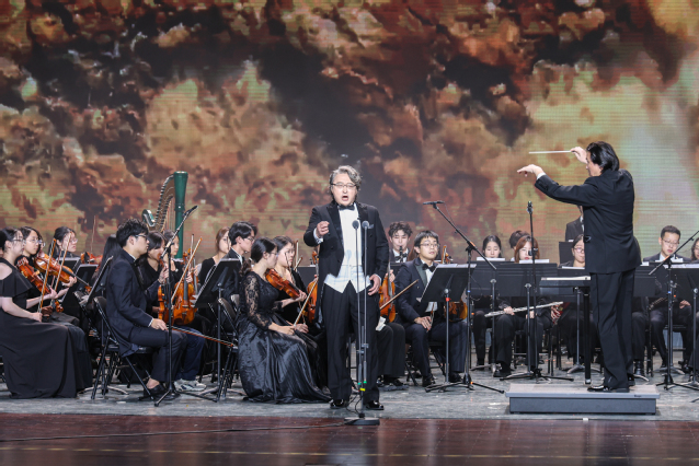 一、歌曲《黄河颂》演唱者:苗雨 指挥:徐志廉 协奏:南京艺术学院交响乐团.jpg 一、歌曲《黄河颂》演唱者:苗雨 指挥:徐志廉 协奏:南京艺术学院交响乐团.jpg