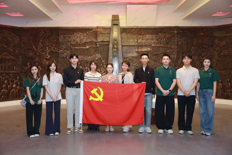 校团委赴陕西咸阳看望研究生支教...