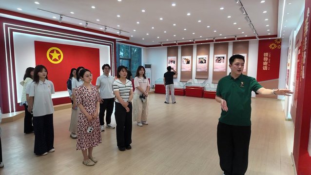 参观3.jpg