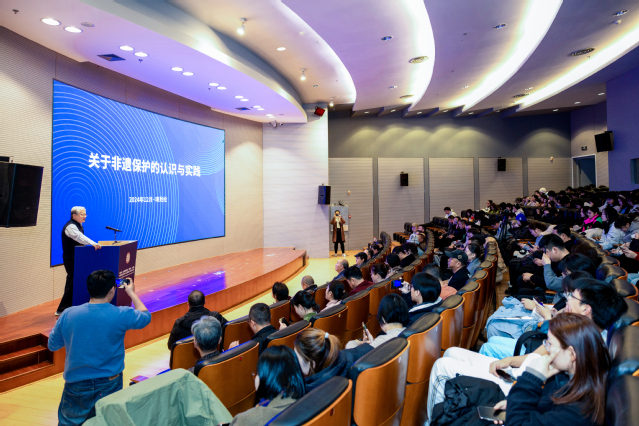 6.文化和旅游部原副部长项兆伦做专题讲座.jpg